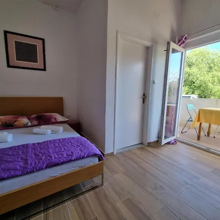 Πανσιόν Slavica *